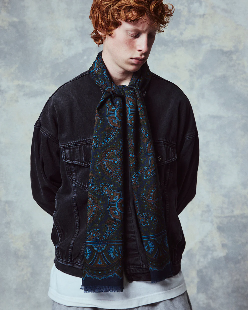 UK Wool and Silk Scarf - Paisley in Navy - Image 4